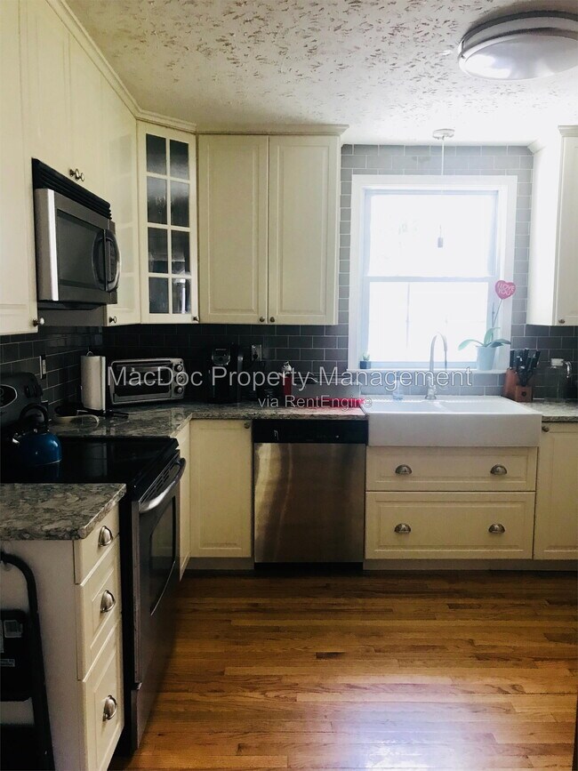 Building Photo - 6804 Saxony Cir