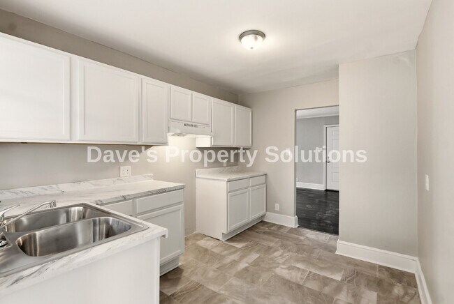 Building Photo - Beautifully updated and ready for its new tenants!