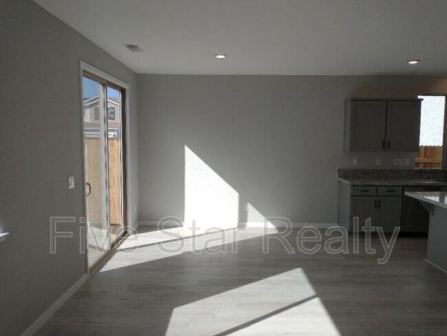 Building Photo - 5668 Cobbler Ln