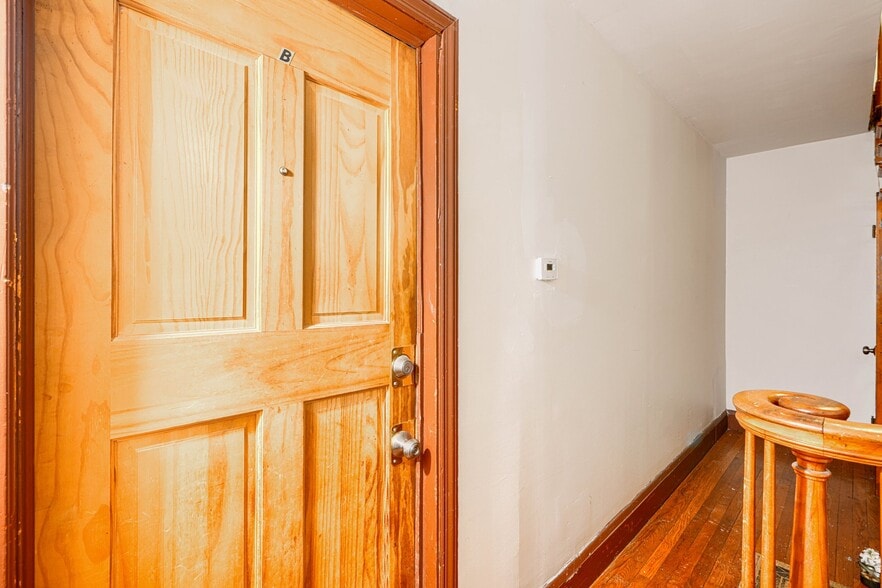 Building Photo - 4041 Wilkens Ave