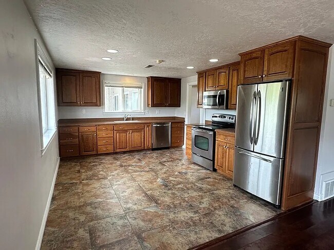 Building Photo - 515 W 100 S