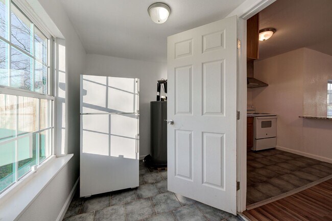 Building Photo - Cute 2BD/1BTH Home in the Heart of OKC Near OU Medical Center