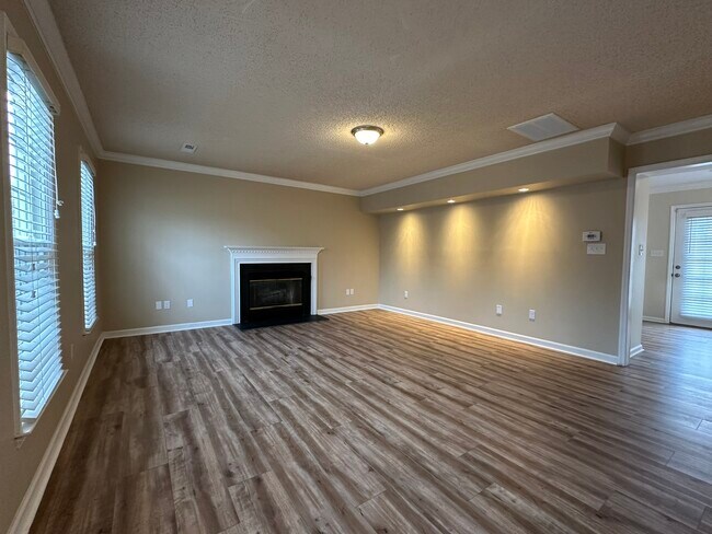Building Photo - 328 Brookside Ct