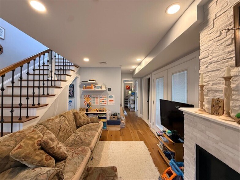 Building Photo - 3 Village St