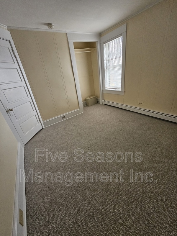 Building Photo - 465-467 Colchester Avenue - 3