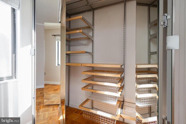 Building Photo - 3825 Davis Pl NW