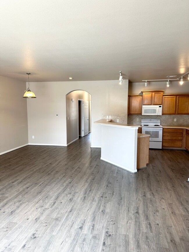 Building Photo - Mountain View Condo