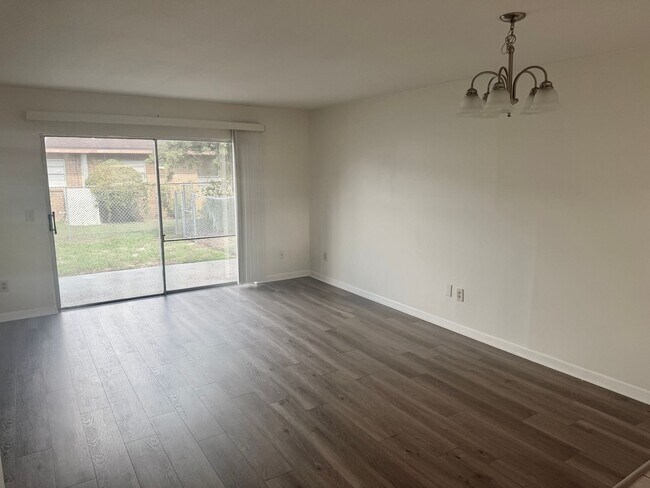 Building Photo - 402 Big Cedar Way