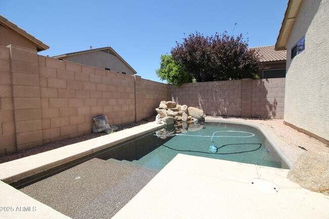 Building Photo - 9053 W Villa Maria Dr