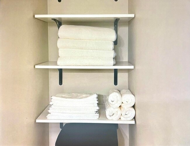 Building Photo - 165 Walton Ave