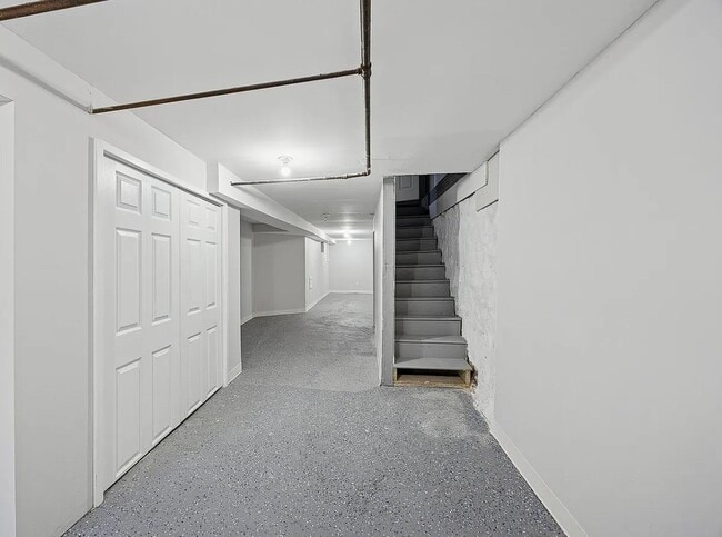 Building Photo - 1343 N Allison St