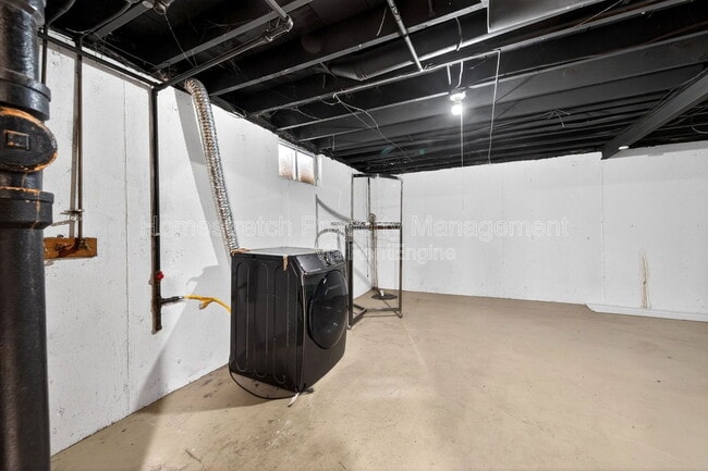 Building Photo - 207 Anistasia Dr