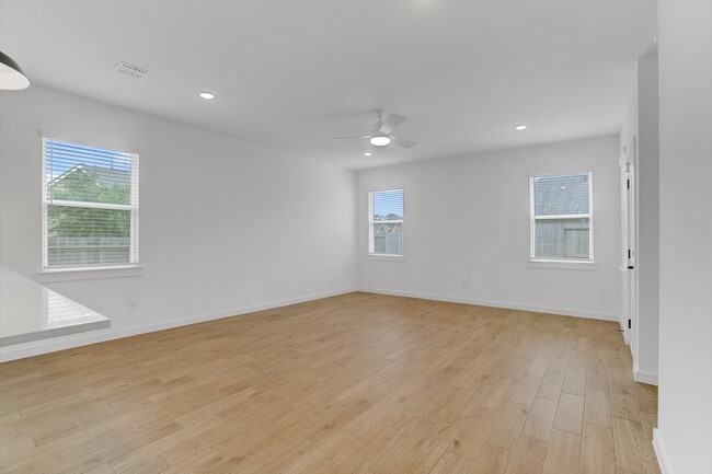 Building Photo - 8438 Bay Rdg Cir