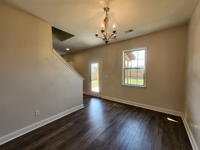 Building Photo - Great Location in the River Stone Community!