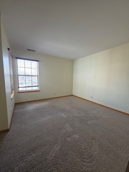 Building Photo - 10 Waverly Ct