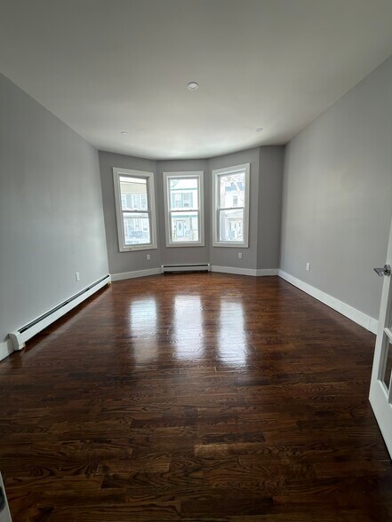 223 Bayview Ave 1 - 221 Bayview Ave