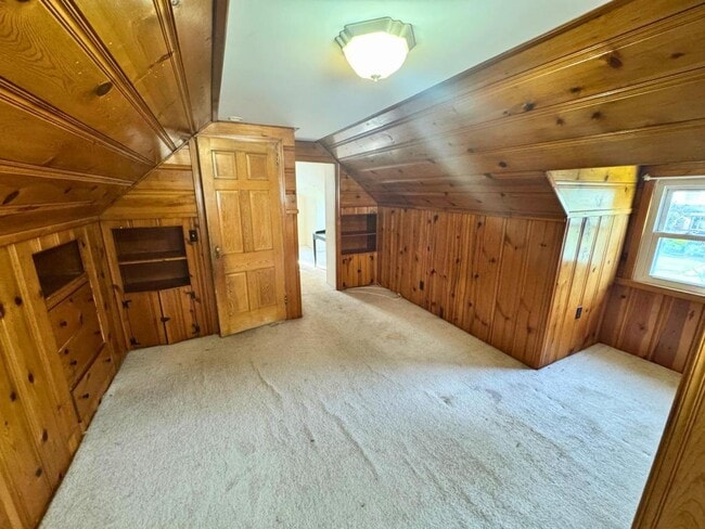 Building Photo - 11-02 Charles St