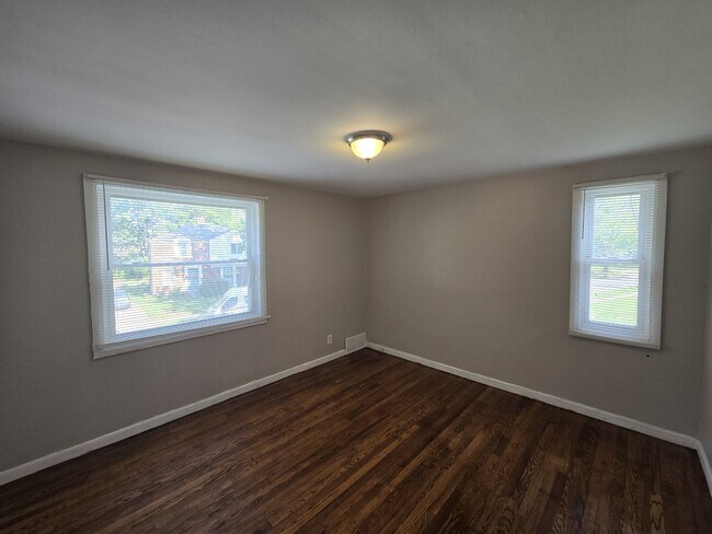 Building Photo - 9151 Mansfield St