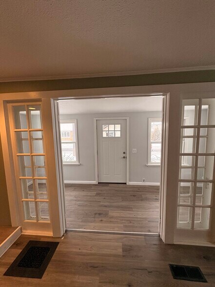 Building Photo - 66 Sea View Ave