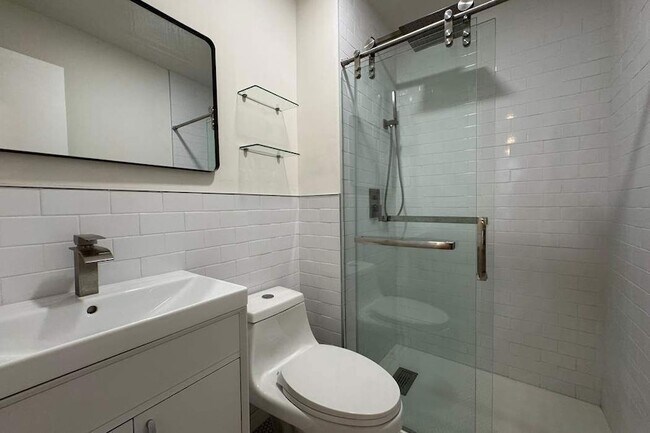 Building Photo - 30 E 127th St