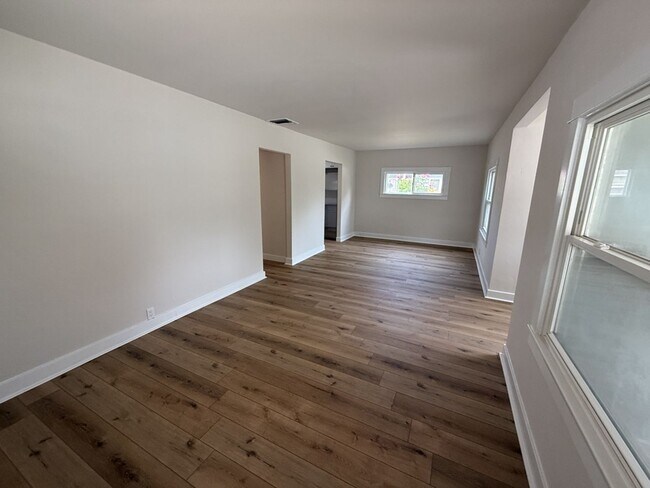Building Photo - 3 brd, 1 bath located  in the Chandler Bike Path Neighborhood