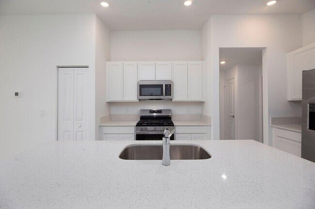 Building Photo - 11146 NW Fernbrook Dr