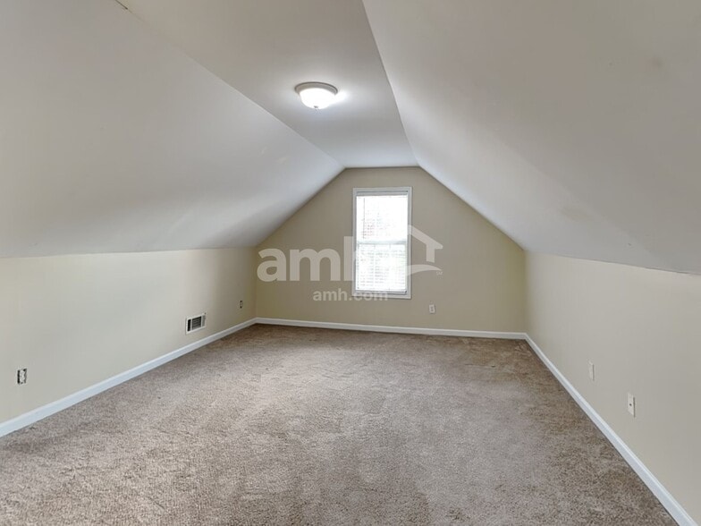 Building Photo - 2710 Meadow Gate Way