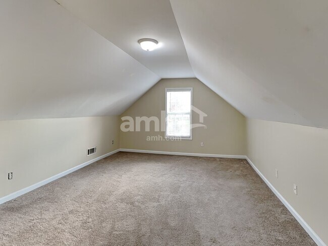 Building Photo - 2710 Meadow Gate Way