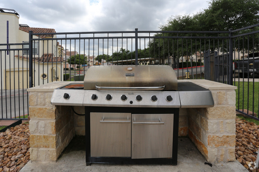 Community Grills - Oxford at Sonterra