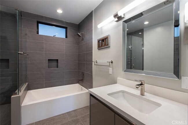 Building Photo - 330 Salem St