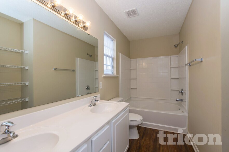 Building Photo - 104 Flyer Ct