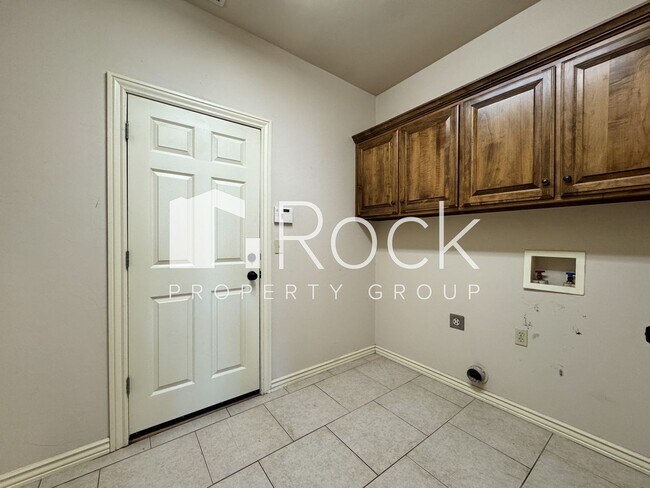 Building Photo - 3 Bedroom, 2 Bath, 2 Car Garage - SELF TOURS AVAILABLE SOON!