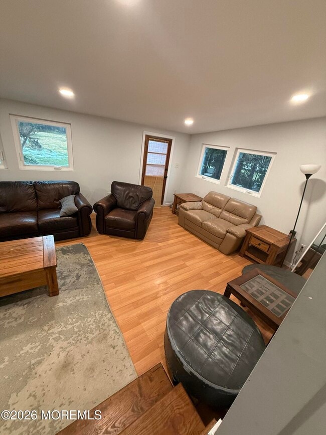 Building Photo - 591 Vernon St