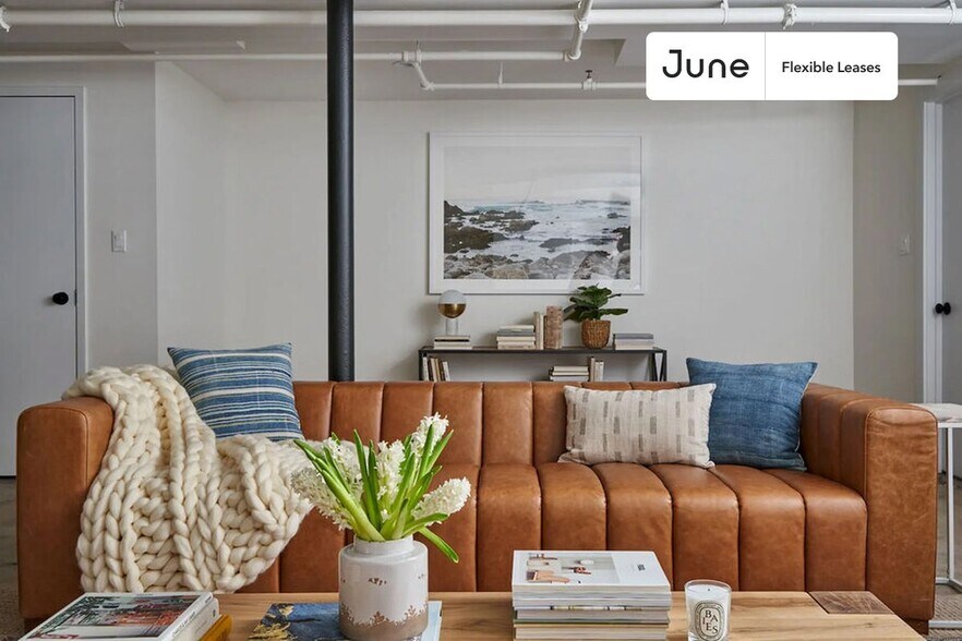 Building Photo - Chic ROOM at The Grand House