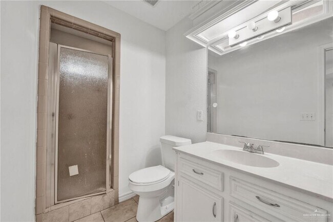 Building Photo - 16 Denise Cir