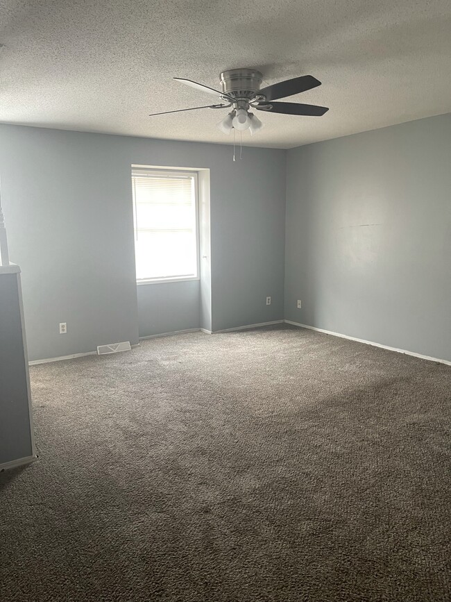 Master bedroom - 14031 Dunbar Ct