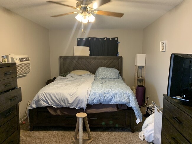 Building Photo - Bluemound Townhomes Unit 12115