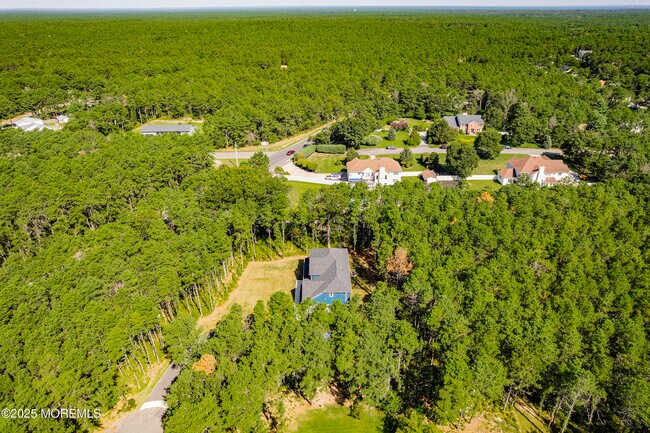 Building Photo - 1561 Scranton Ave