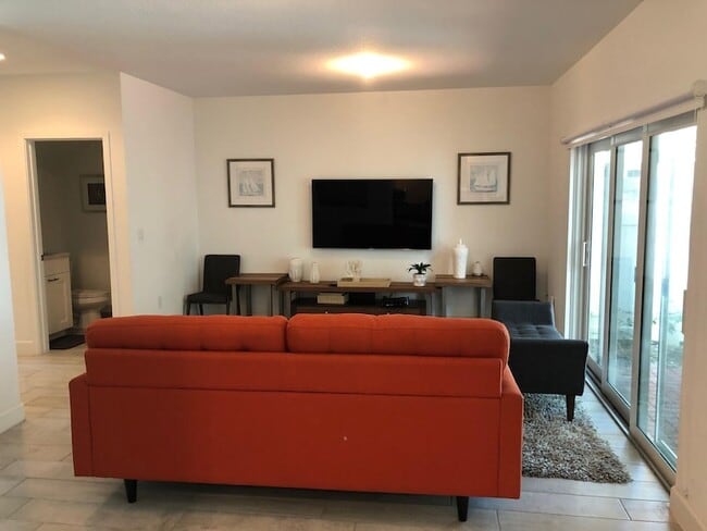 Building Photo - 2362 SW 18th Ave