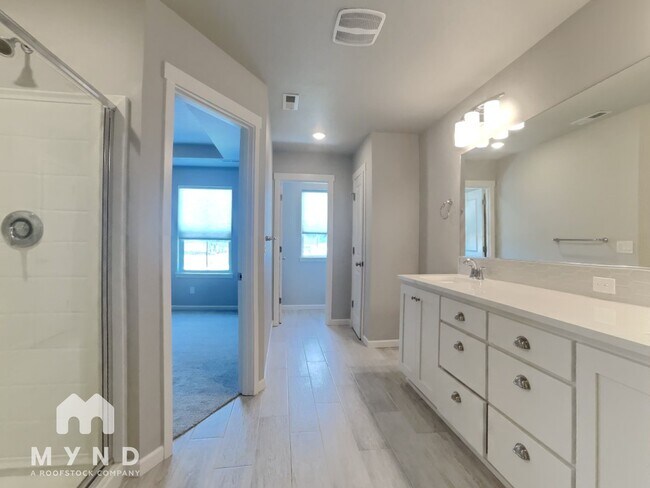 Building Photo - 4151 SE Fortress Ln