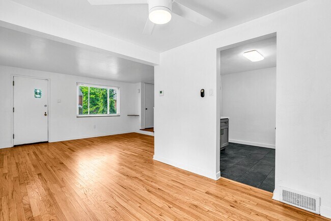 Building Photo - 1205 Labelle St