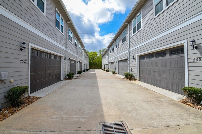 Building Photo - 2511 Judiway St