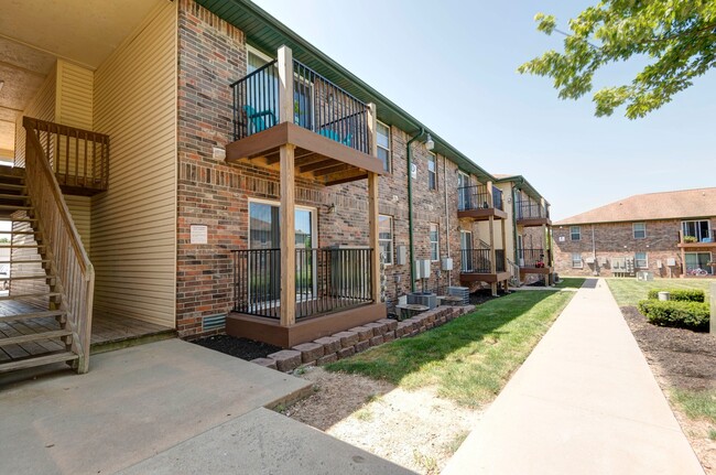 Building Photo - Maple Gardens