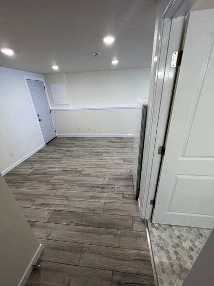 Building Photo - 6118 Strathmore Ln