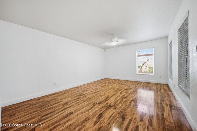 Building Photo - 2605 S Park Ave