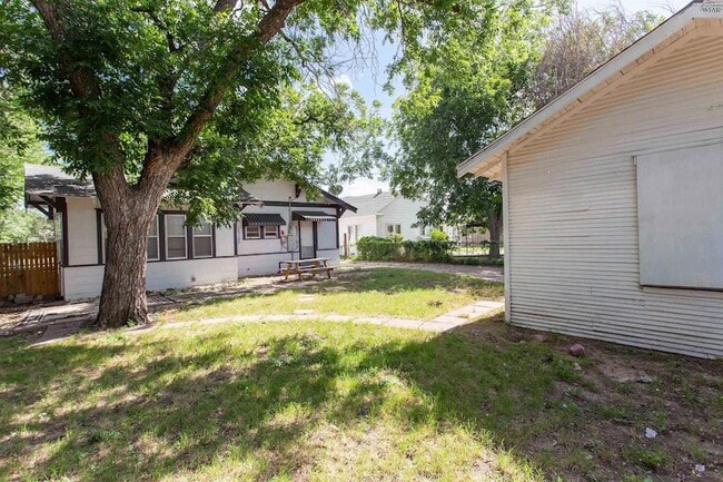 Building Photo - 1710 Pearl Ave