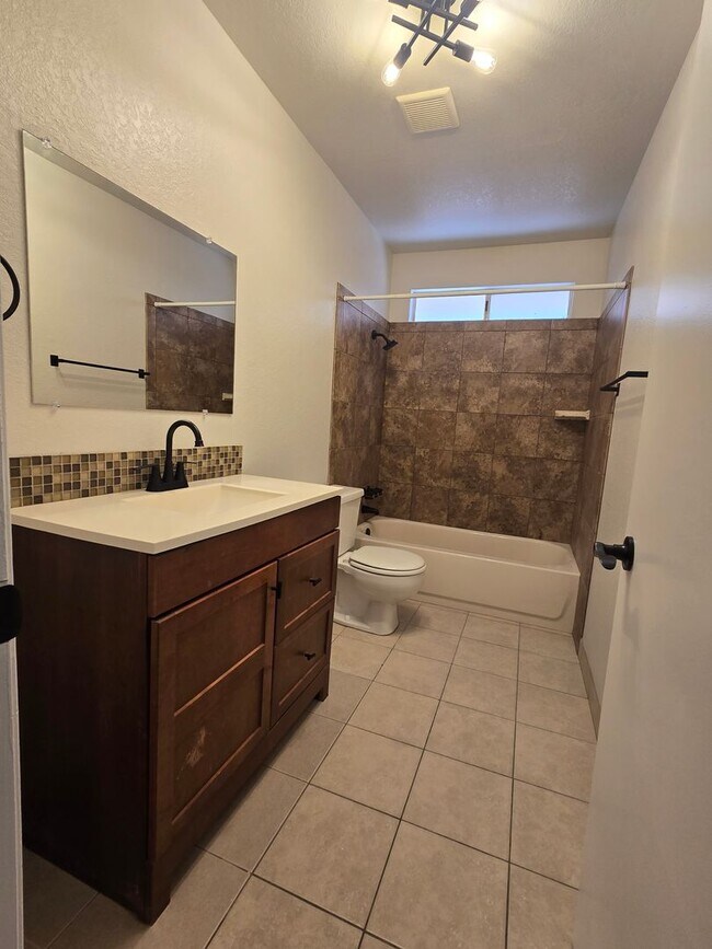 Building Photo - 2 BR 1 BA available now