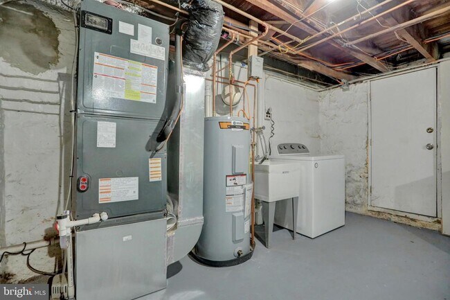 Building Photo - 3202 Dudley Ave