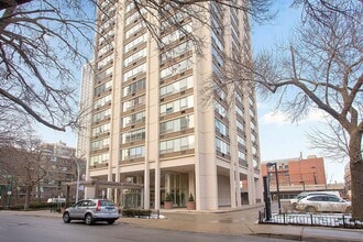 Building Photo - High Floor Studio with Fabulous Views of the Loop FOR RENT!