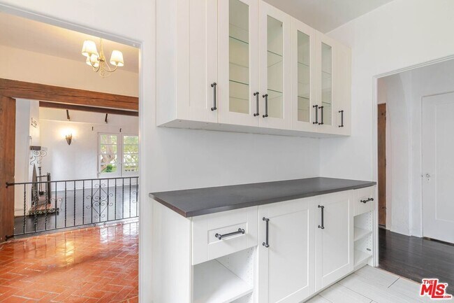 Building Photo - 1132 N Vista St